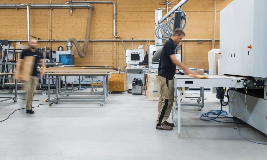 Planuoja vykdyti gamybos ir sandėliavimo pastato statybą ir eksplotavimą