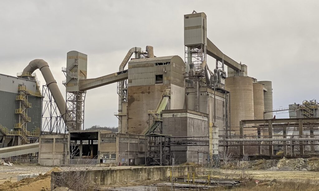 Nepavojingų atliekų bei nepavojingų statybinių atliekų perdirbimas